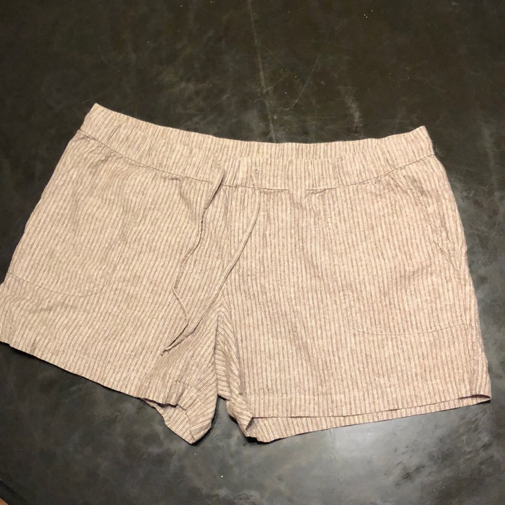 Liz Claiborne Tan and Cream Shorts size XL